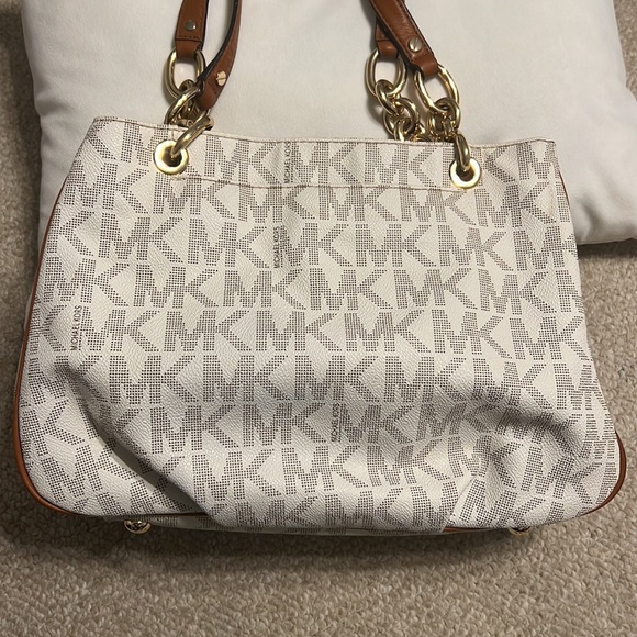 Micheal Kors Purse - Picture 3 of 3